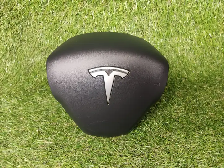 Tesla Model 3 (2017 - 2023) 1508347 Подушка безопасности руля — фото 1