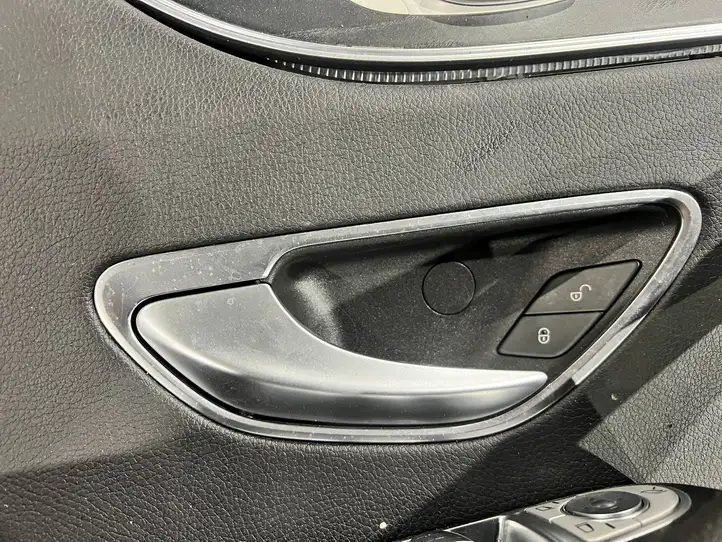 Mercedes-Benz E W238 (2017 - ) 0001368892V Обшивка передней двери — фото 3
