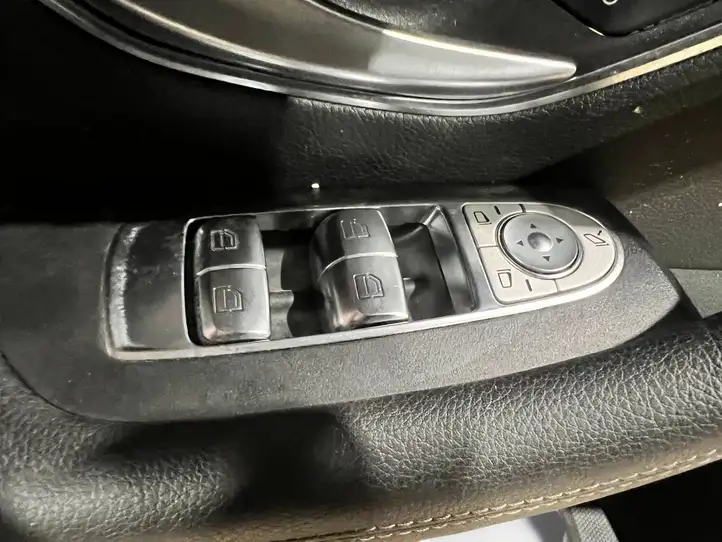 Mercedes-Benz E W238 (2017 - ) 0001368892V Обшивка передней двери — фото 4