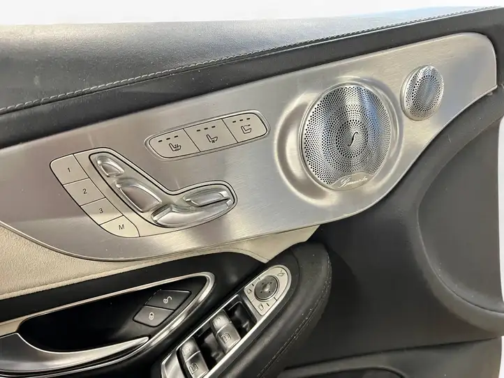 Mercedes-Benz C W205 (2014 - 2021) A2058205600 Обшивка передней двери — фото 2
