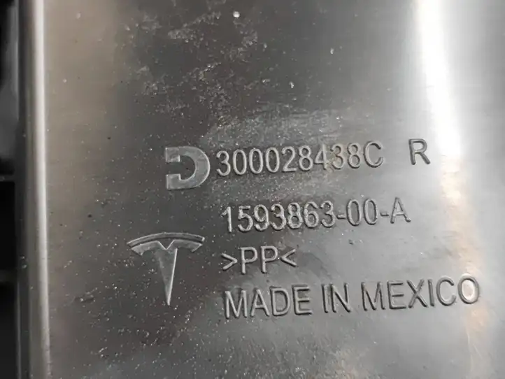 Tesla Model 3 (2017 - 2023) 159386300A Обшивка передней двери — фото 3