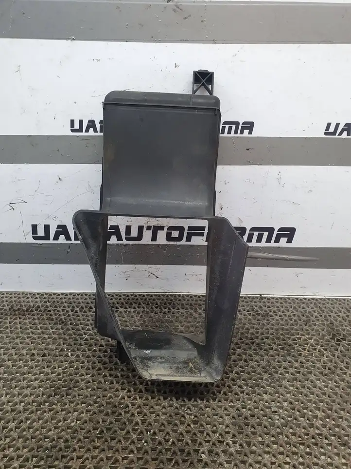 Ford Focus (2011 - 2015) BM518121A Дефлектор воздуха — фото 1