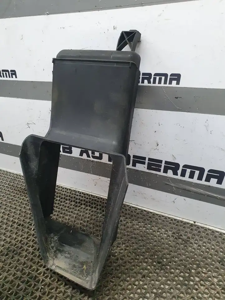Ford Focus (2011 - 2015) BM518121A Дефлектор воздуха — фото 2