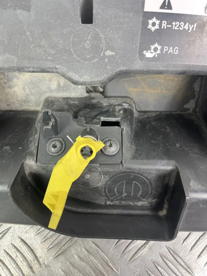 Jeep Compass (2017 - ) 07356857380E Облицовка радиатора — фото 7