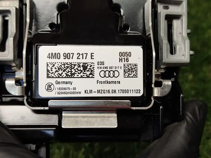 Audi Q7 4M (2015 - ) 4M0907217E Камера в лобовом стекле — фото 3