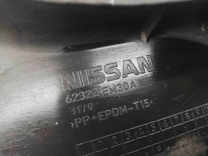 Nissan Tiida C11 (2004 - 2011) 62322EM30A Облицовка радиатора — фото 3