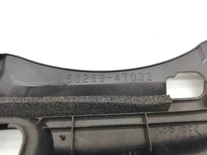 Toyota Prius (XW30) (2009 - 2015) 5328947032 Облицовка радиатора — фото 3