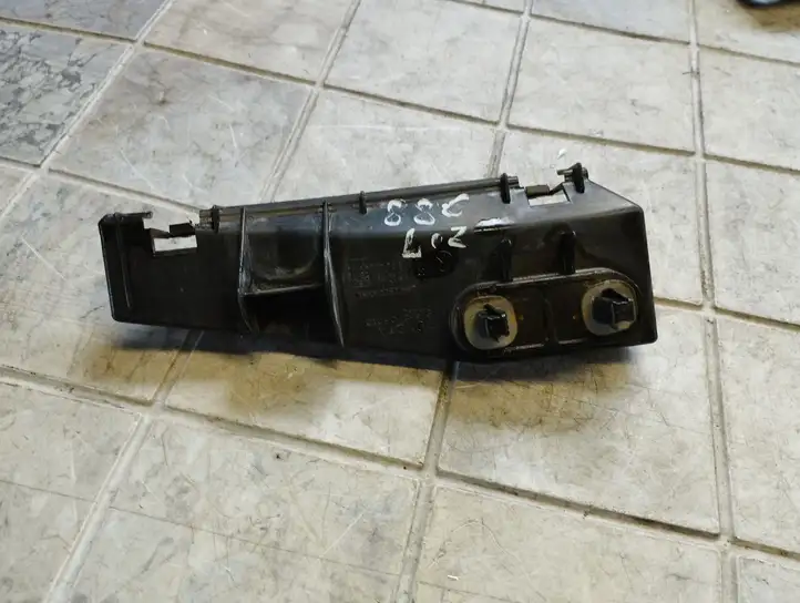 Toyota Corolla Verso AR10 (2004 - 2009) 525620F010 Кронштейн заднего бампера — фото 1