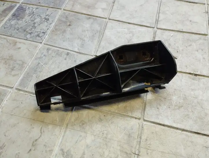 Toyota Corolla Verso AR10 (2004 - 2009) 525620F010 Кронштейн заднего бампера — фото 3
