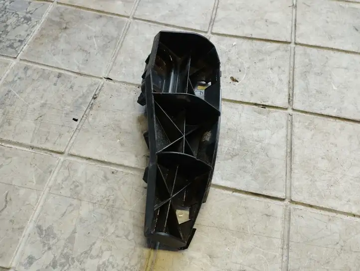 Toyota Corolla Verso AR10 (2004 - 2009) 525620F010 Кронштейн заднего бампера — фото 4