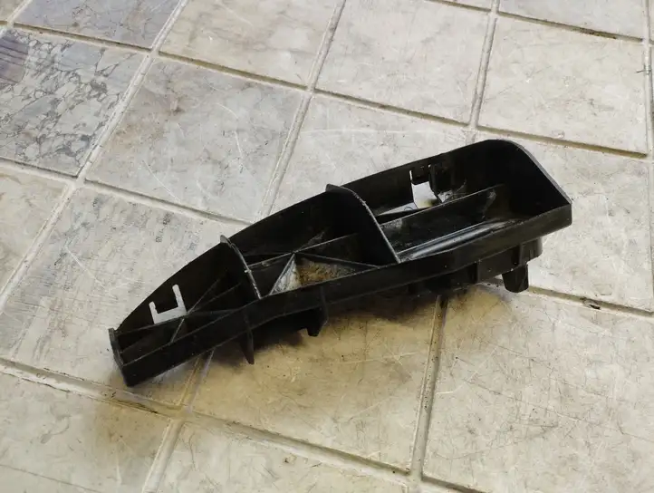 Toyota Corolla Verso AR10 (2004 - 2009) 525630F010 Кронштейн заднего бампера — фото 5