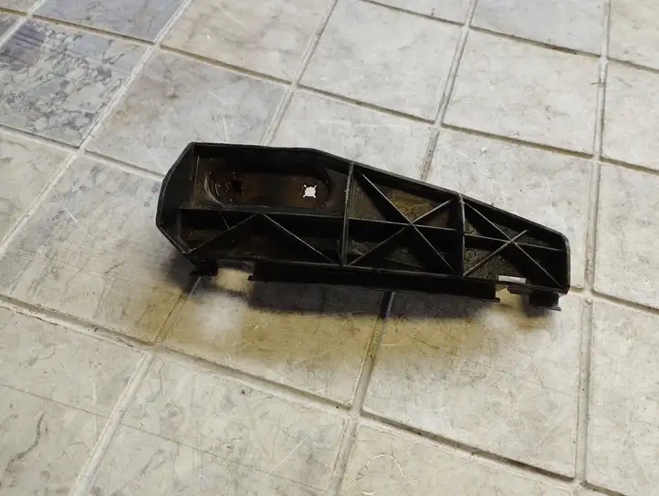 Toyota Corolla Verso AR10 (2004 - 2009) 525630F010 Кронштейн заднего бампера — фото 6