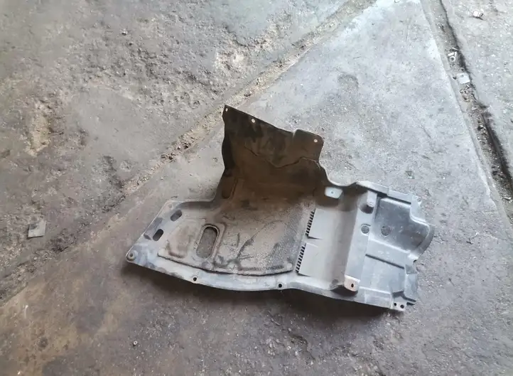 Toyota Corolla Verso AR10 (2004 - 2009) Боковая защита днища — фото 1