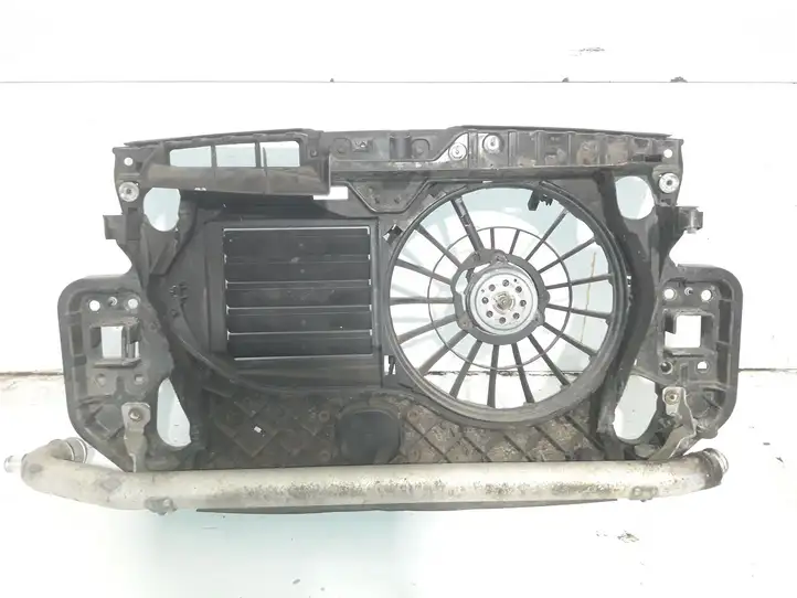 Audi A6 (2004 - 2008)  4F0121003P Панель радиаторов (телевизор)