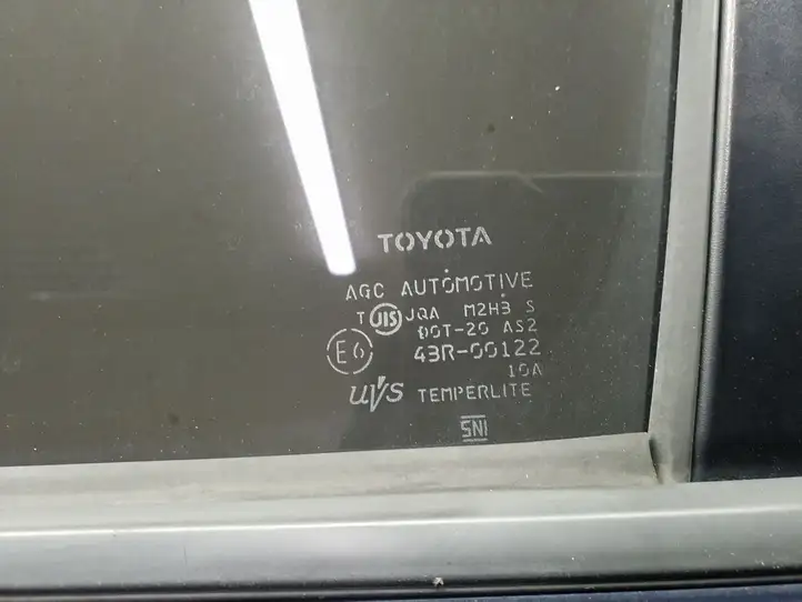 Toyota Prius (XW30) (2009 - 2015) Задняя дверь — фото 6