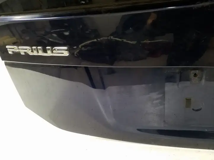 Toyota Prius (XW30) (2009 - 2015) Крышка багажника — фото 2