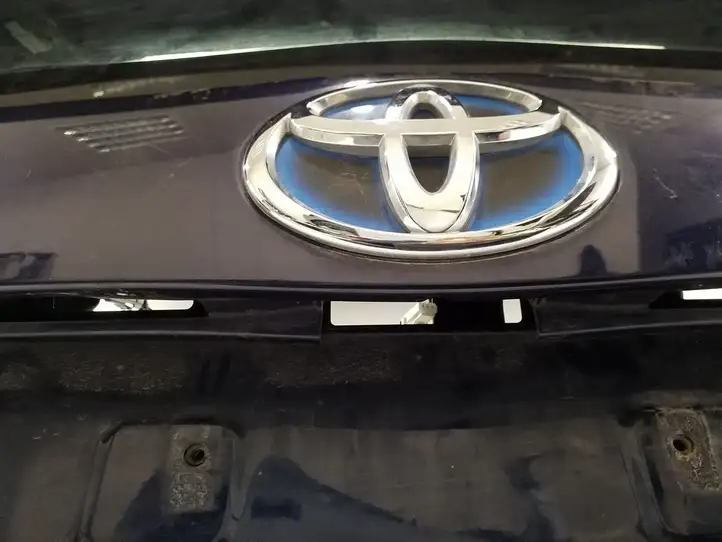 Toyota Prius (XW30) (2009 - 2015) Крышка багажника — фото 7