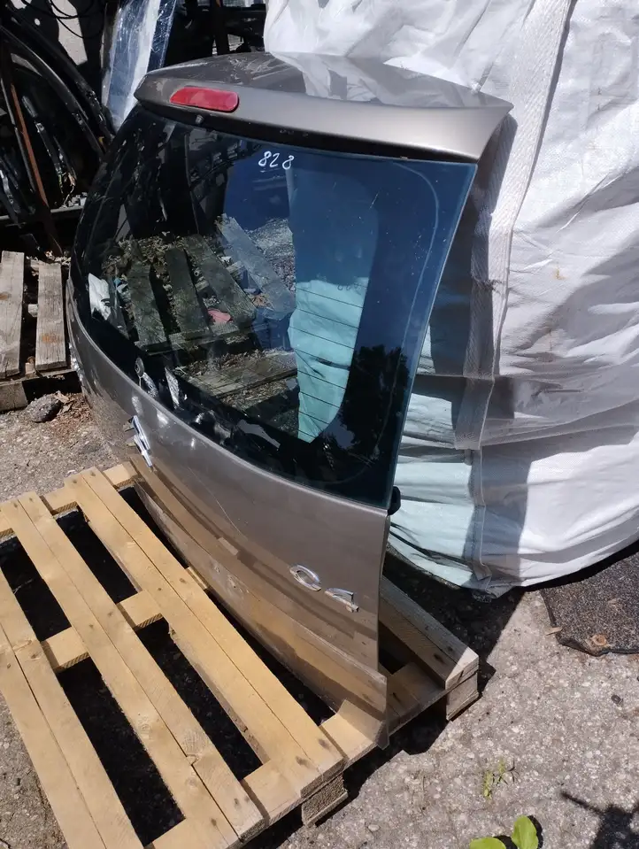 Citroen C4 I Picasso (2006 - 2013) Крышка багажника — фото 3