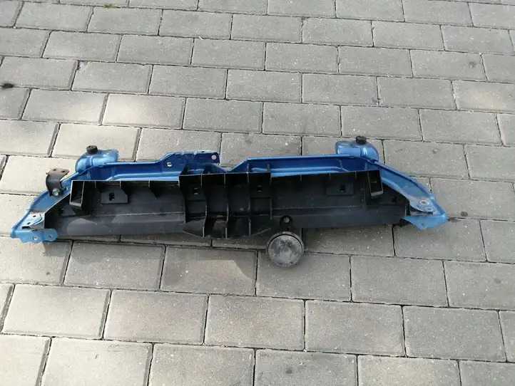 Toyota Yaris (2005 - 2009) Верхняя панель радиатора — фото 1