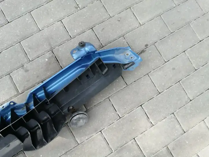 Toyota Yaris (2005 - 2009) Верхняя панель радиатора — фото 2