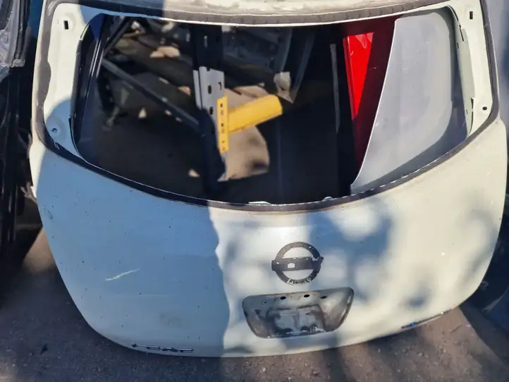 Nissan Leaf I (ZE0) (2010 - 2017) Крышка багажника — фото 1