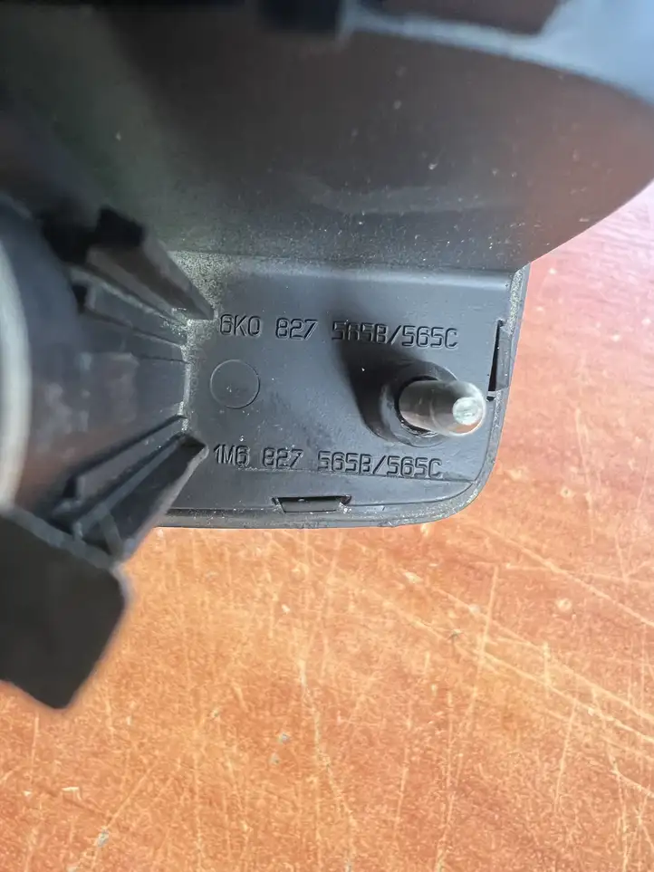 Seat Ibiza II (6k) (1999 - 2002) 6K0827565B Ручка крышки багажника — фото 3