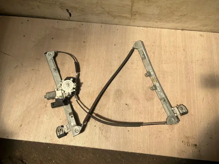 Mitsubishi Colt (2008 - 2012)   Передний комплект электрического механизма для подъема окна
