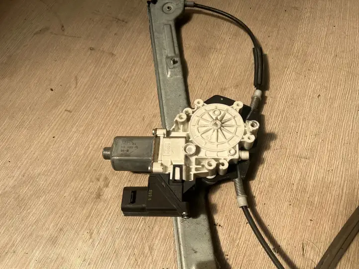 Mitsubishi Colt (2008 - 2012)   Передний комплект электрического механизма для подъема окна