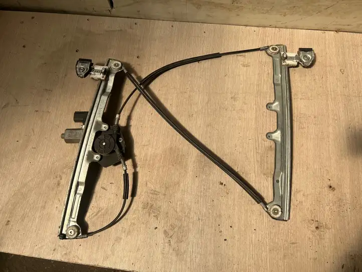 Mitsubishi Colt (2008 - 2012)   Передний комплект электрического механизма для подъема окна