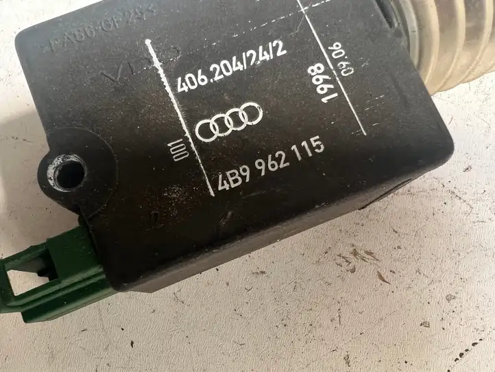Audi A6 S6 C5 4B (1997 - 2001) 4B9962115 Актуатор замка задней двери — фото 2