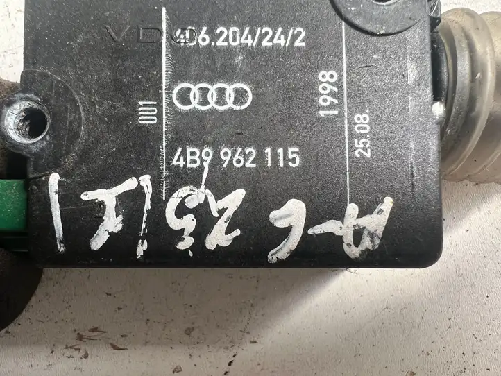 Audi A6 S6 C5 4B (1997 - 2001) 4B9962115 Актуатор замка задней двери — фото 3