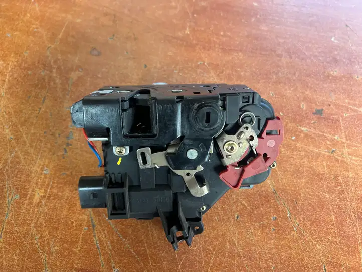 Audi A4 S4 B6 8E 8H (2000 - 2006) 4B0839015D Замок задней двери — фото 3