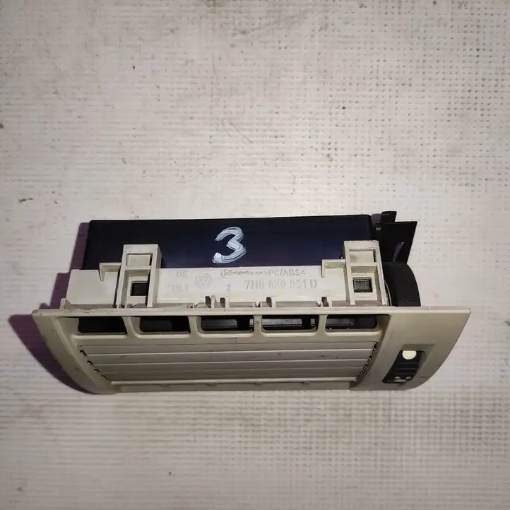 Volkswagen Transporter - Caravelle T5 (2003 - 2009) 7H0820951D Боковой воздушный дефлектор — фото 2