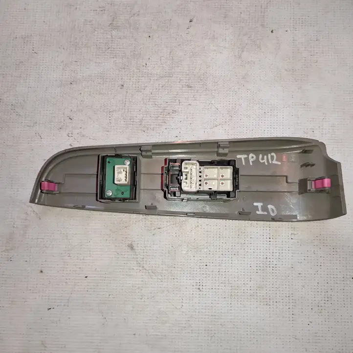 Toyota Camry (2011 - 2017) 7423106330 Накладка кнопки стеклоподъемника — фото 2