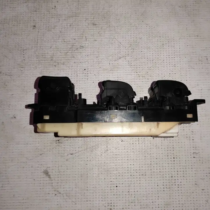 Toyota Highlander XU20 (2000 - 2007) 8404048050 Накладка кнопки стеклоподъемника — фото 3
