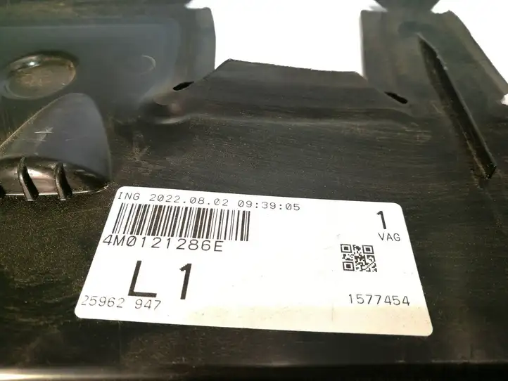 Audi Q7 4M (2015 - ) 4M0121286E Дефлектор воздуха — фото 2