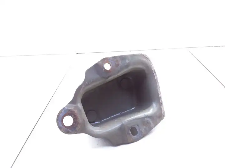 Toyota Corolla Verso E121 (2001 - 2004) Кронштейн заднего бампера — фото 2