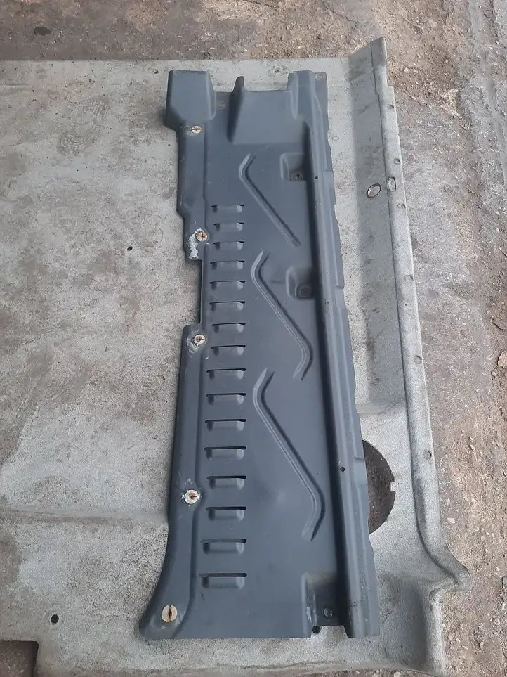 Volkswagen Transporter - Caravelle T5 (2003 - 2009) 7H0825210E Боковая защита днища — фото 1