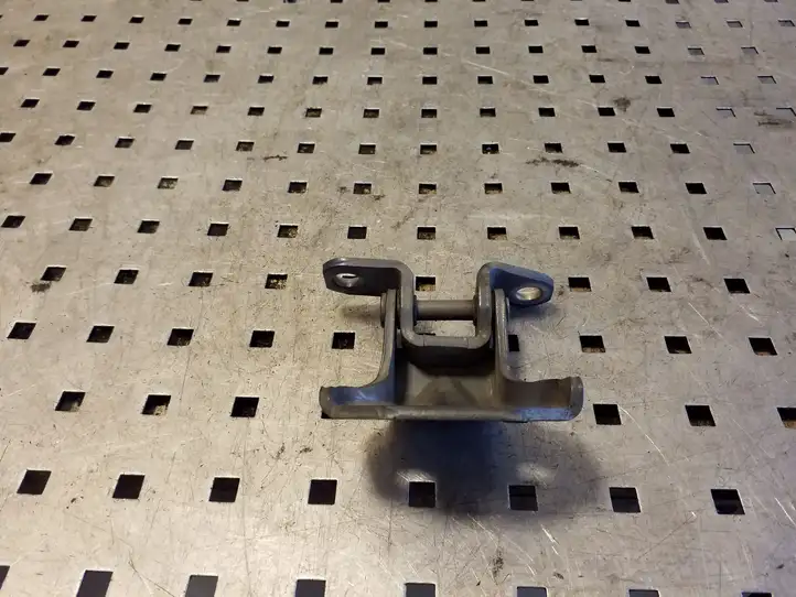 Subaru Forester SH (2008 - 2013)   Нижняя петля передней двери