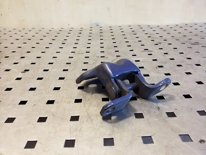 Subaru Forester SH (2008 - 2013)   Нижняя петля передней двери