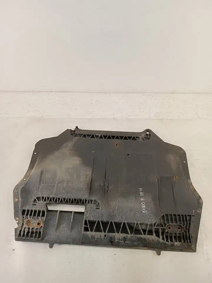 Skoda Yeti (5L) (2009 - 2012)  5C6825901B Защита двигателя