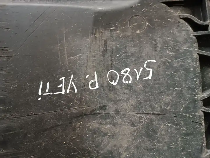 Skoda Yeti (5L) (2009 - 2012)  5C6825901B Защита двигателя