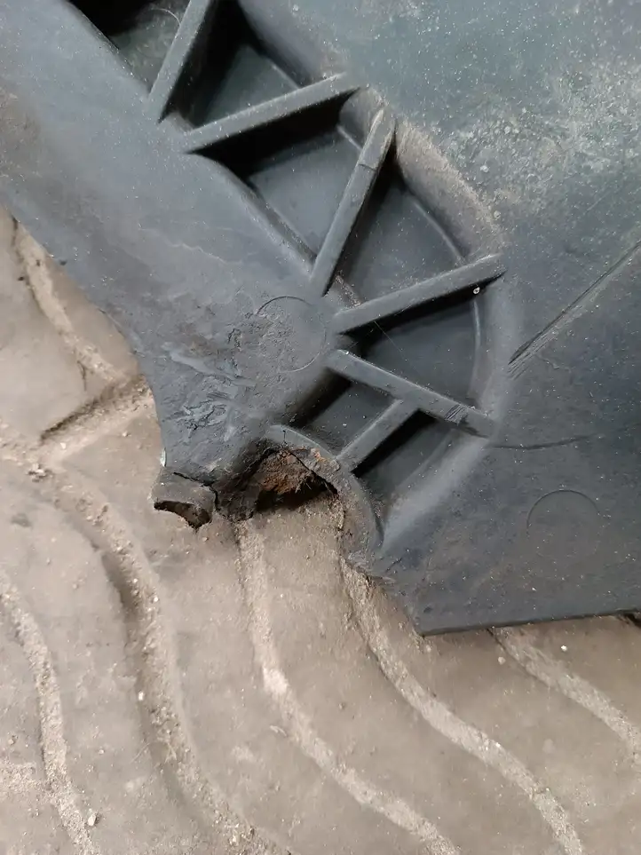 Skoda Yeti (5L) (2009 - 2012)  5C6825901B Защита двигателя