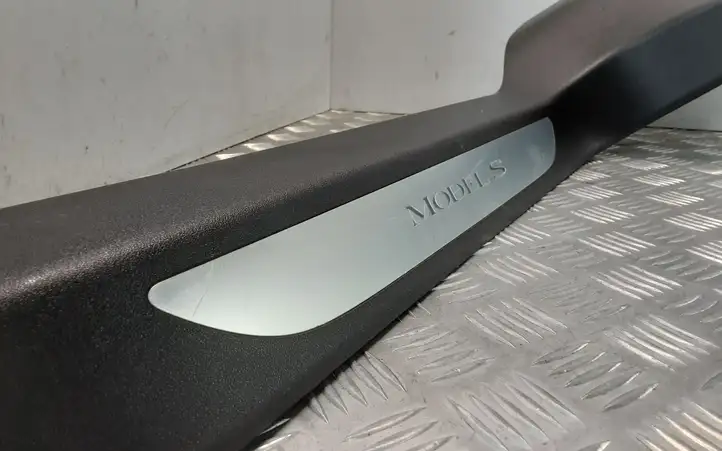 Tesla Model S (2016 - 2021) 103039400D Порог кузова — фото 6