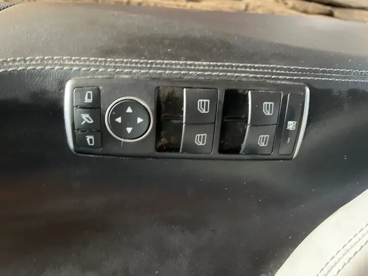 Tesla Model S (2016 - 2021) 100791200D Обшивка передней двери — фото 2