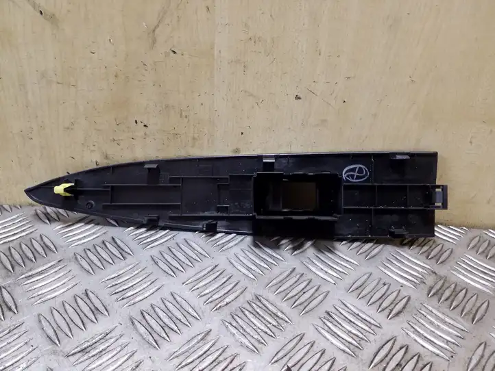 Toyota Avensis T270 (2009 - 2012) 7423205240 Накладка кнопки стеклоподъемника — фото 4