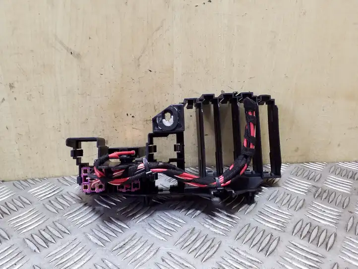 Audi Q5 SQ5 (2008 - 2012) 8K0971845A Блок монтирования реле — фото 6