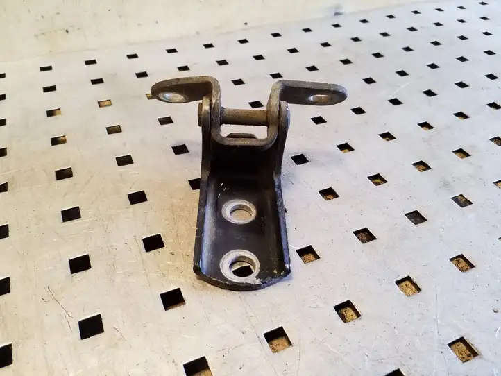 Toyota Corolla Verso AR10 (2004 - 2009) Нижняя петля задней двери — фото 3