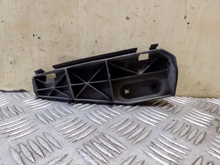 Toyota Corolla Verso AR10 (2004 - 2009) 525630F010 Кронштейн заднего бампера — фото 1