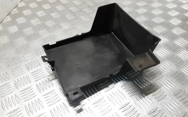 Mitsubishi Outlander (2018 - 2021) 8201A003 Площадка аккумулятора — фото 1